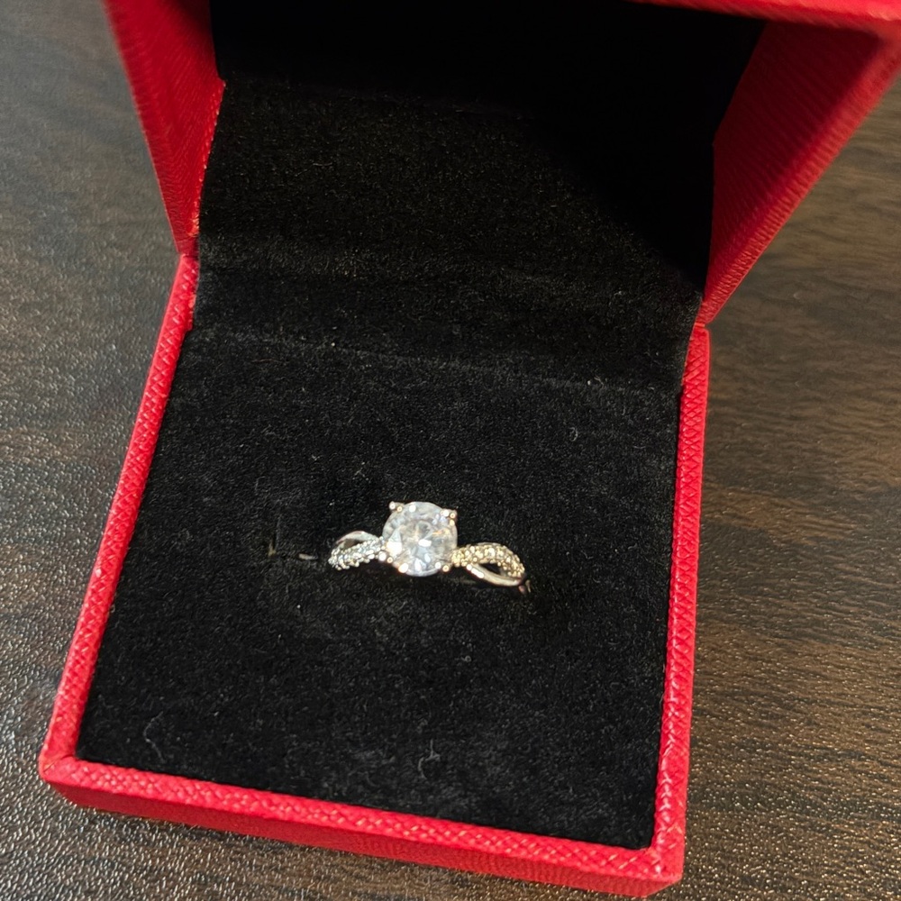 One Carat Moissanite Diamond Ring Size 7